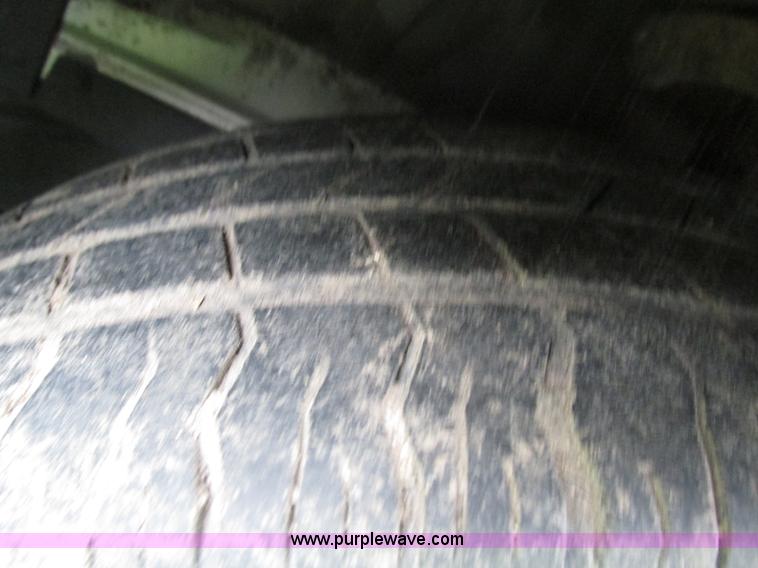 image for item H4591 1999 Pontiac Bonneville SE