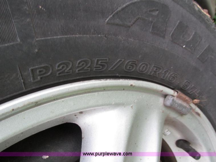 image for item H4591 1999 Pontiac Bonneville SE