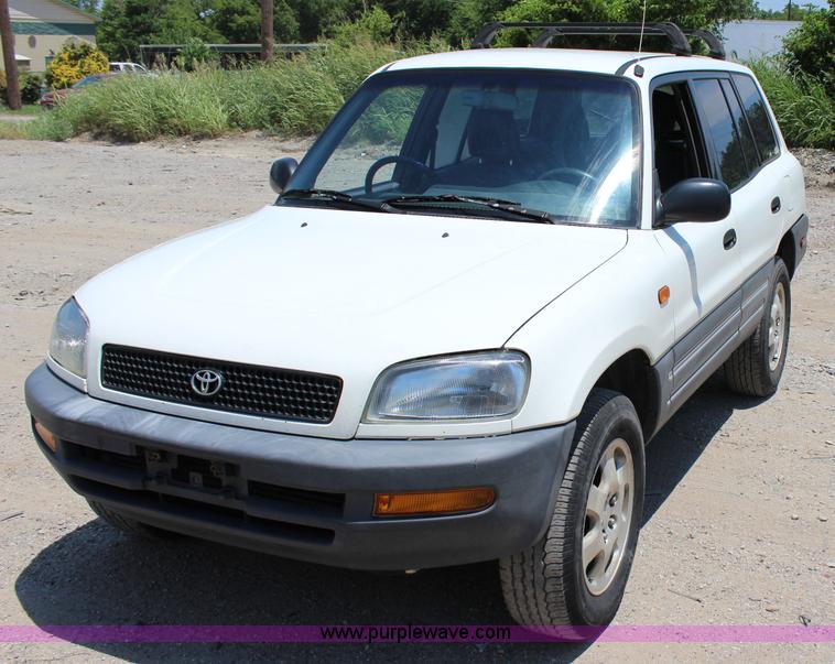 image for item I1649 1996 Toyota RAV4 mail car