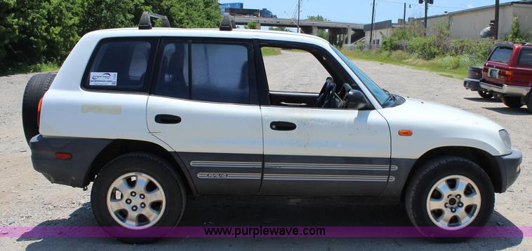 image for item I1649 1996 Toyota RAV4 mail car