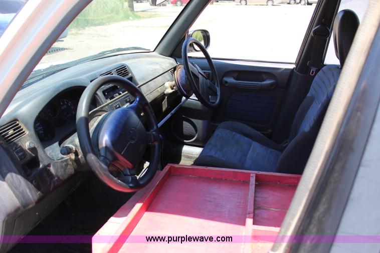 image for item I1649 1996 Toyota RAV4 mail car