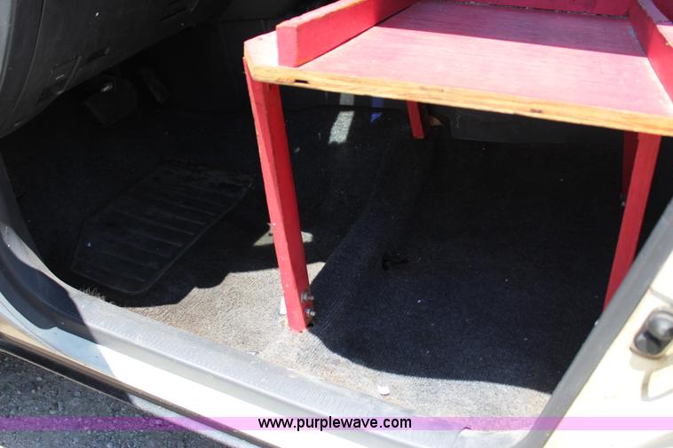 image for item I1649 1996 Toyota RAV4 mail car