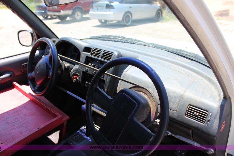 image for item I1649 1996 Toyota RAV4 mail car