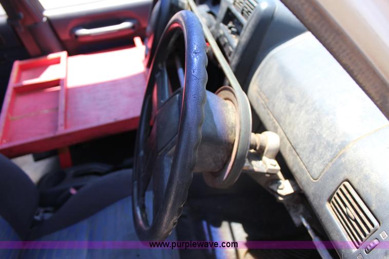 image for item I1649 1996 Toyota RAV4 mail car