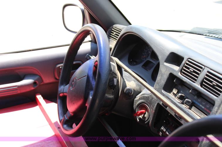 image for item I1649 1996 Toyota RAV4 mail car