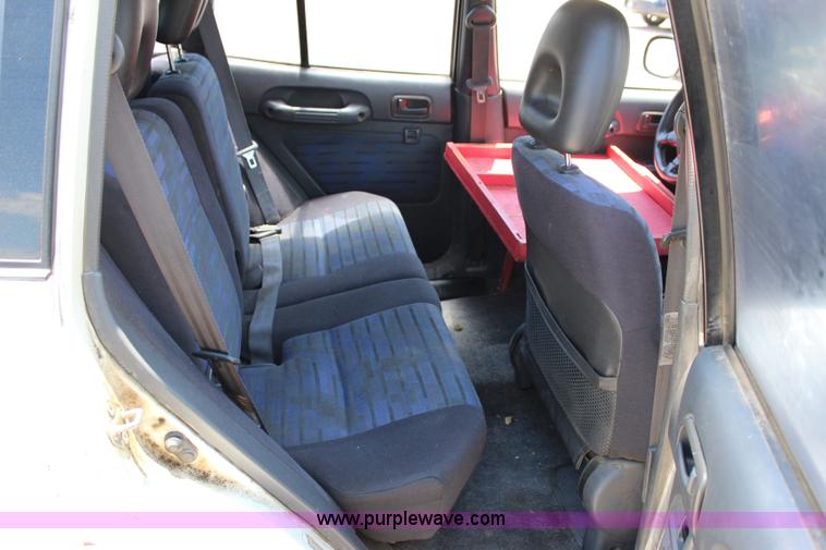 image for item I1649 1996 Toyota RAV4 mail car