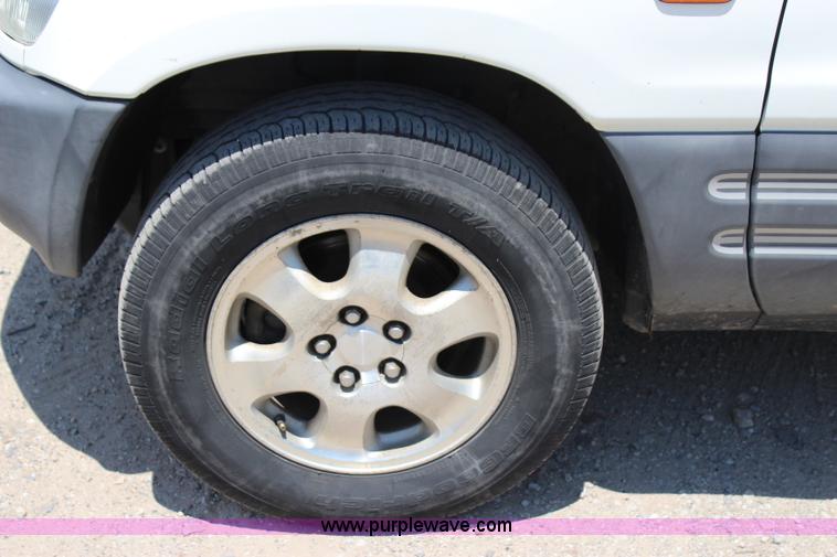 image for item I1649 1996 Toyota RAV4 mail car