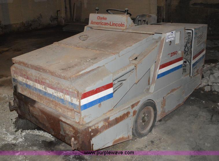 image for item I2853 Clarke American Lincoln 2260 sweeper