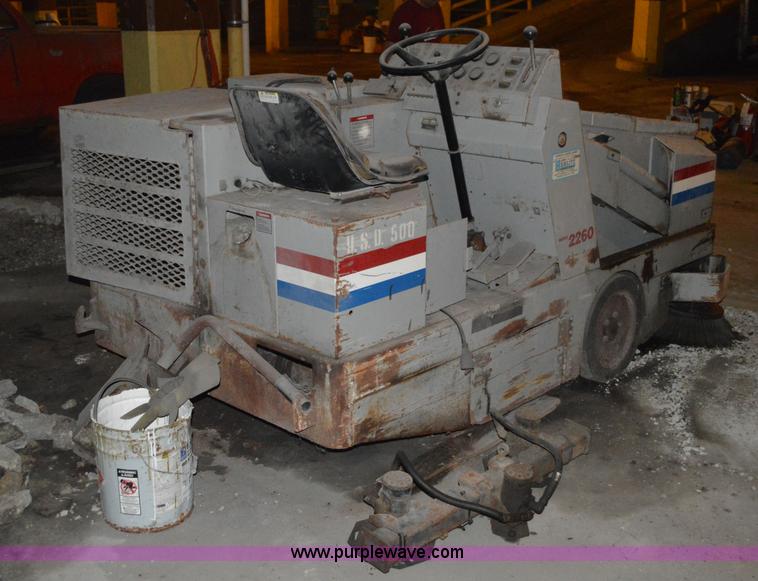 image for item I2853 Clarke American Lincoln 2260 sweeper