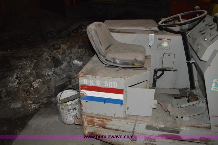 image for item I2853 Clarke American Lincoln 2260 sweeper