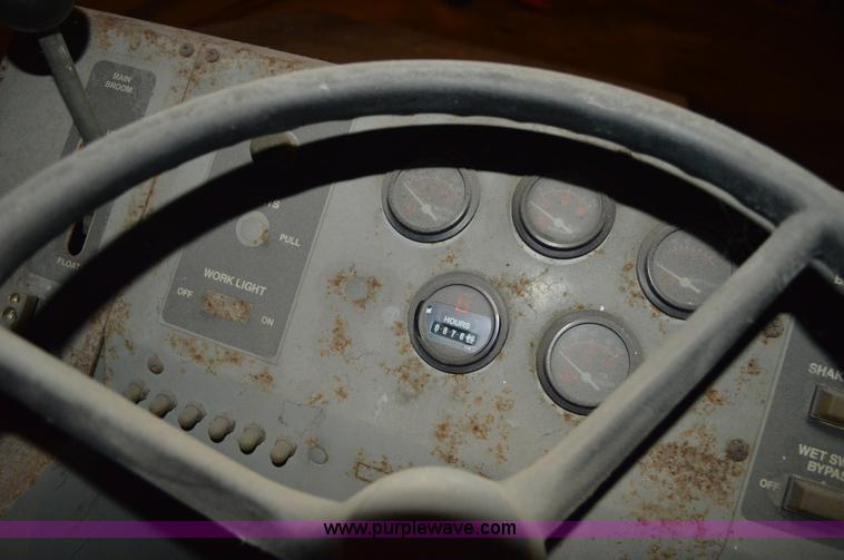 image for item I2853 Clarke American Lincoln 2260 sweeper