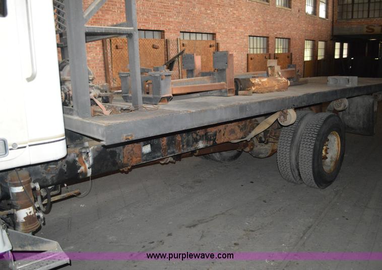 image for item I2859 1981 GMC General truck cab and chassis