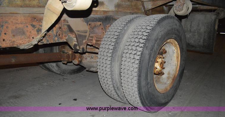 image for item I2859 1981 GMC General truck cab and chassis