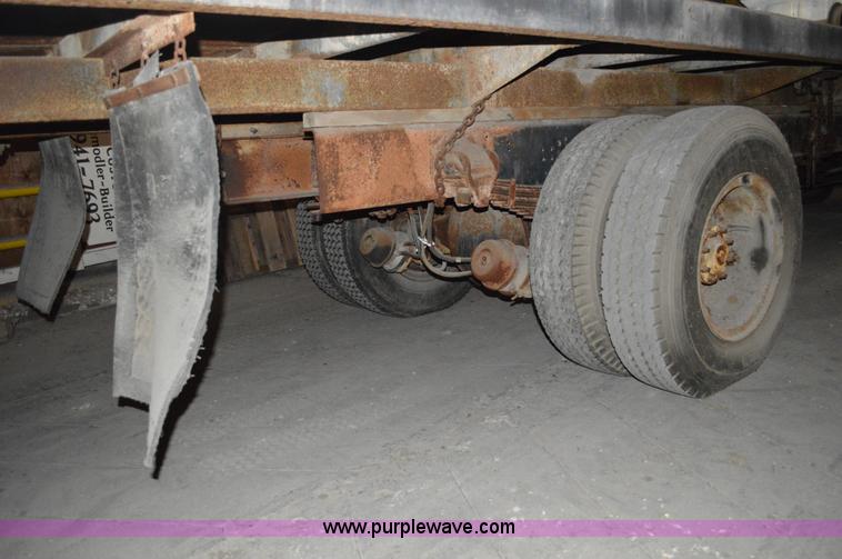 image for item I2859 1981 GMC General truck cab and chassis