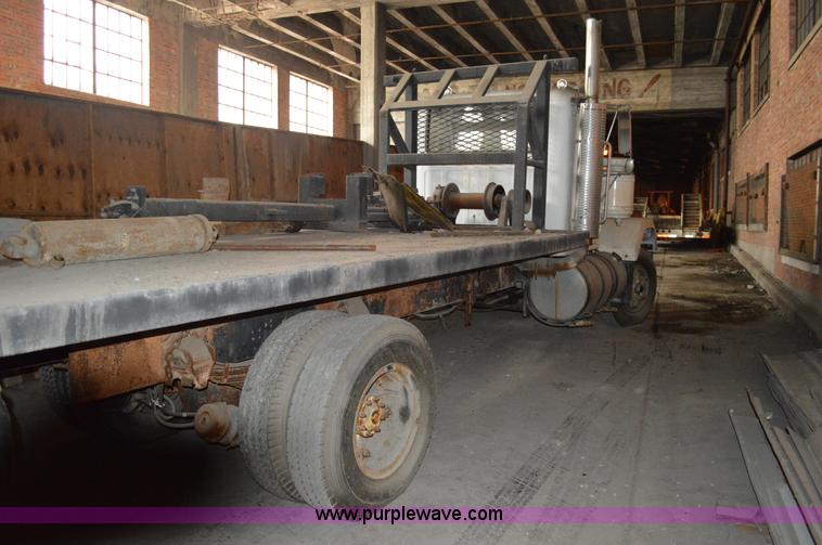 image for item I2859 1981 GMC General truck cab and chassis
