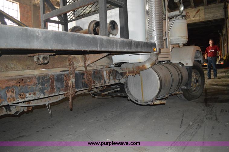 image for item I2859 1981 GMC General truck cab and chassis