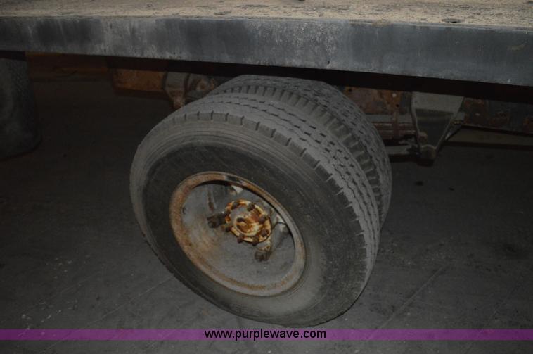 image for item I2859 1981 GMC General truck cab and chassis