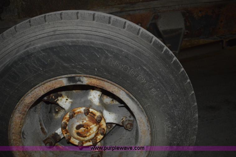 image for item I2859 1981 GMC General truck cab and chassis