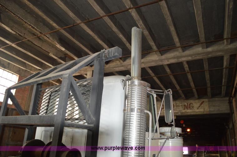 image for item I2859 1981 GMC General truck cab and chassis