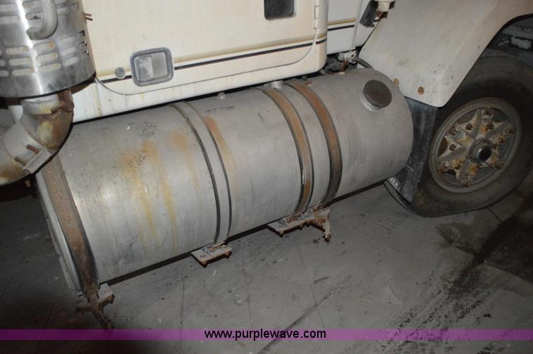 image for item I2859 1981 GMC General truck cab and chassis