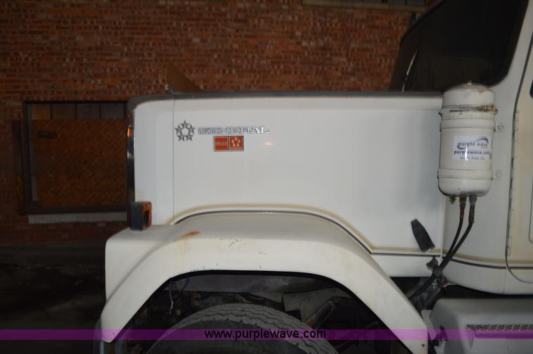 image for item I2859 1981 GMC General truck cab and chassis