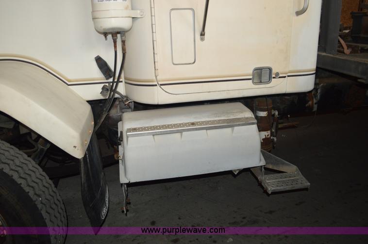 image for item I2859 1981 GMC General truck cab and chassis