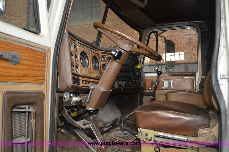 image for item I2859 1981 GMC General truck cab and chassis