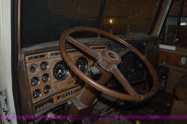 image for item I2859 1981 GMC General truck cab and chassis