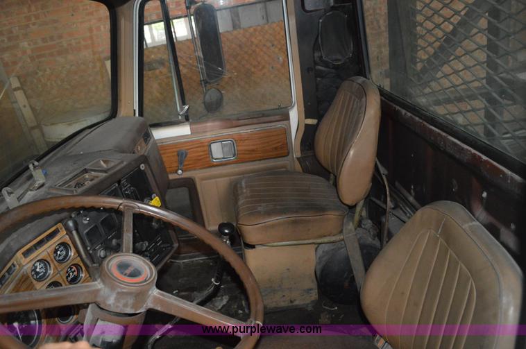 image for item I2859 1981 GMC General truck cab and chassis