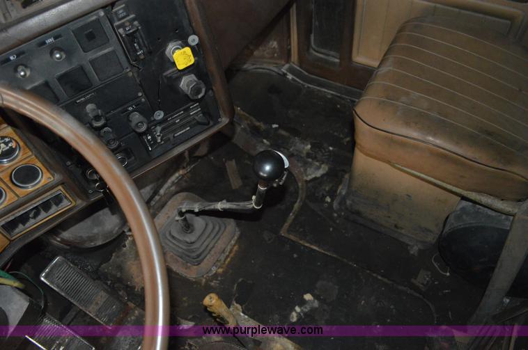 image for item I2859 1981 GMC General truck cab and chassis