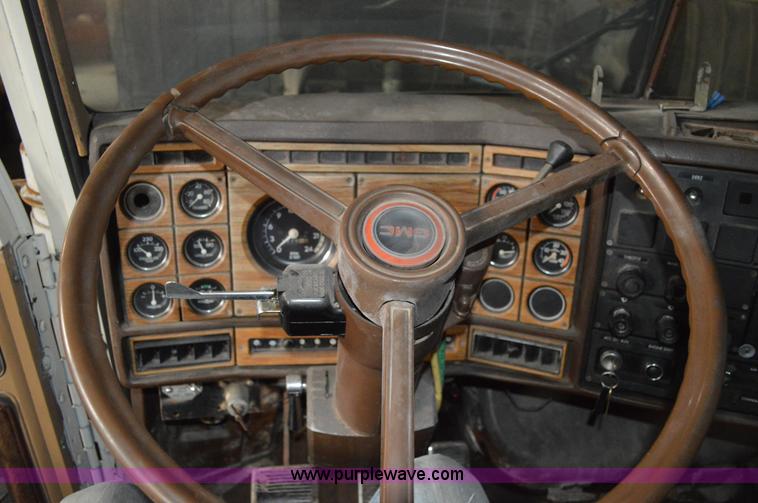 image for item I2859 1981 GMC General truck cab and chassis