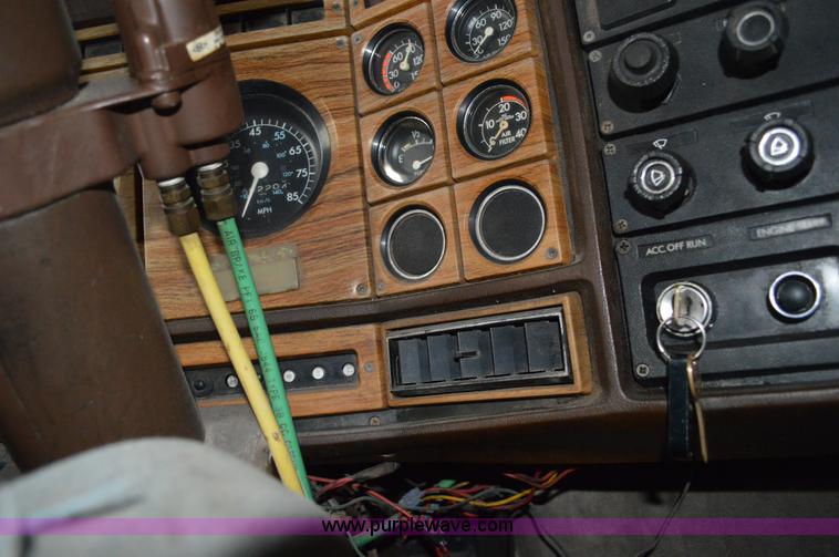 image for item I2859 1981 GMC General truck cab and chassis