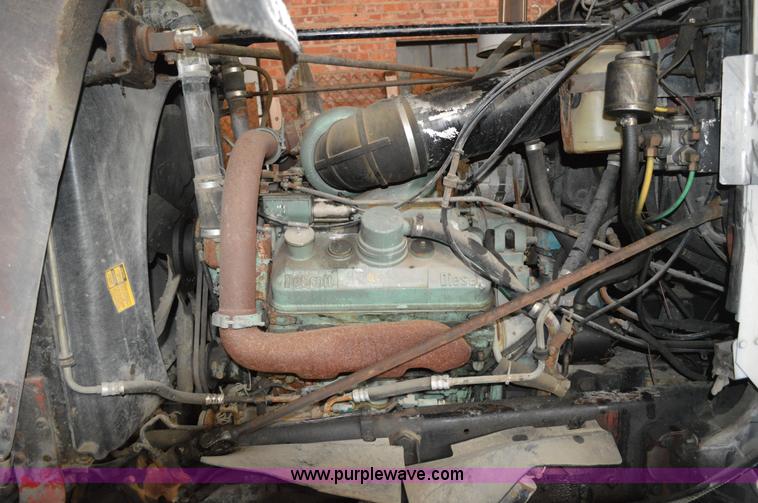 image for item I2859 1981 GMC General truck cab and chassis