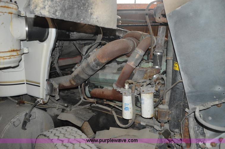 image for item I2859 1981 GMC General truck cab and chassis