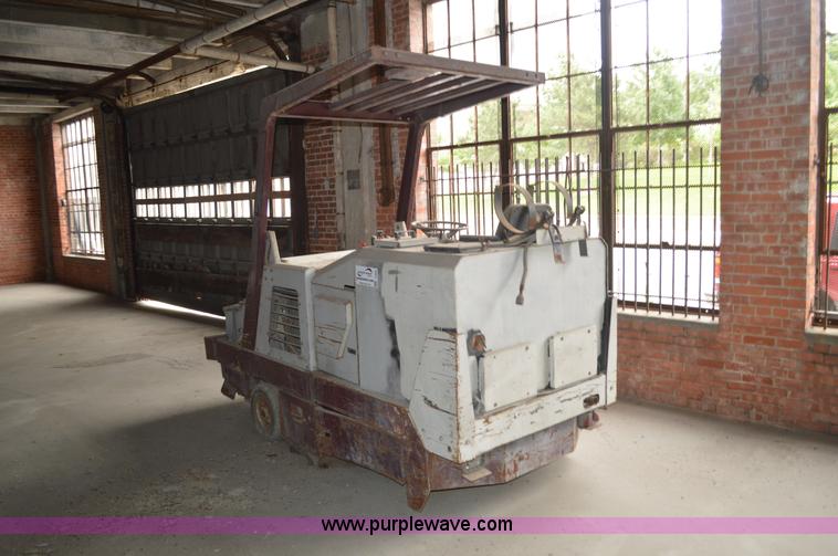 image for item I2860 Powerboss TSS/80 self-propelled sweeper