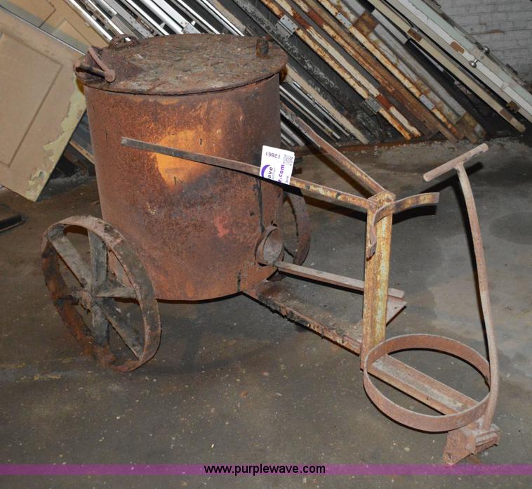 Tar pot in Kansas City, MO Item I2861 sold Purple Wave