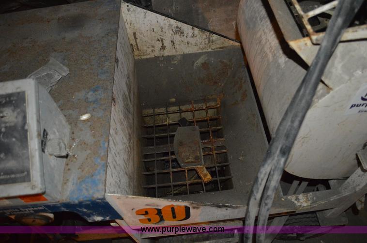 image for item I2864 Mighty Mag 30 concrete pump