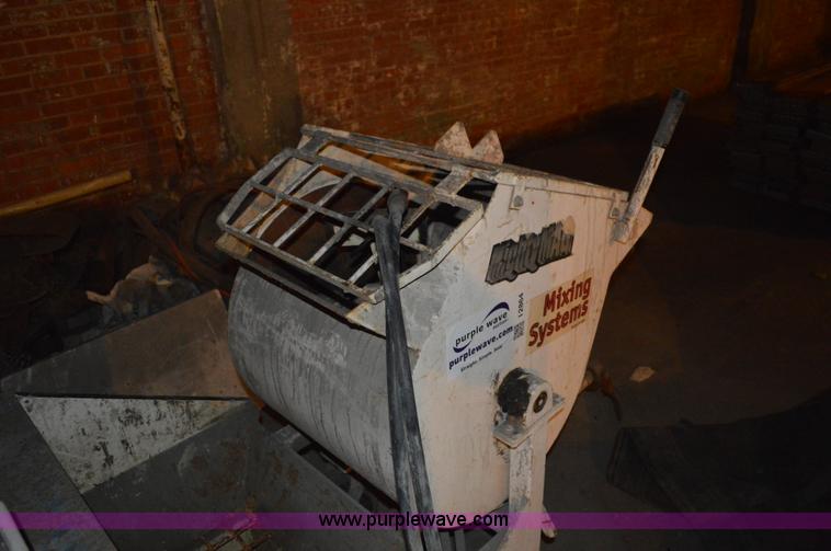 image for item I2864 Mighty Mag 30 concrete pump