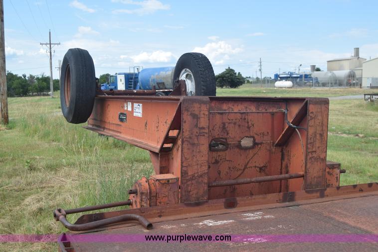 image for item J2268 1983 Triangle equipment trailer