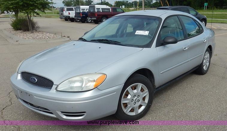 image for item J3858 2006 Ford Taurus