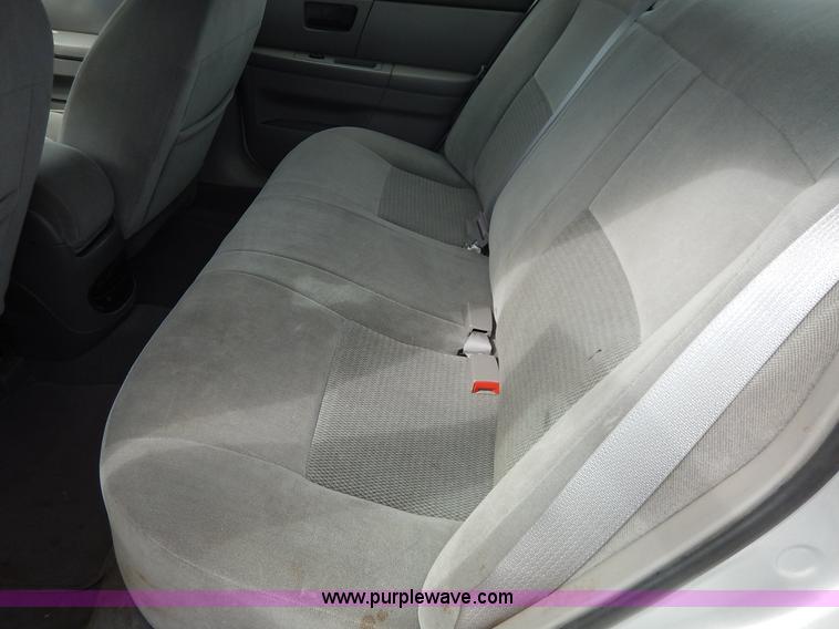 image for item J3858 2006 Ford Taurus