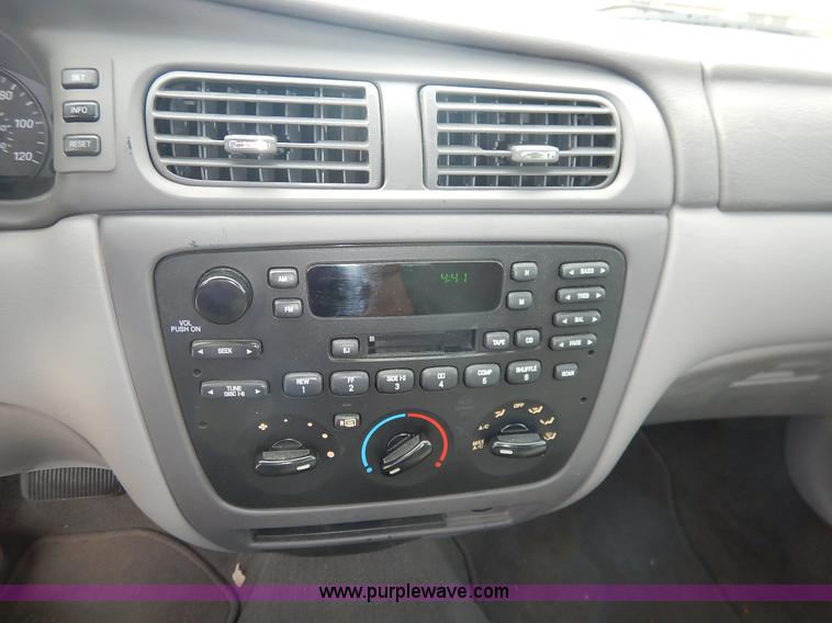 image for item J3858 2006 Ford Taurus