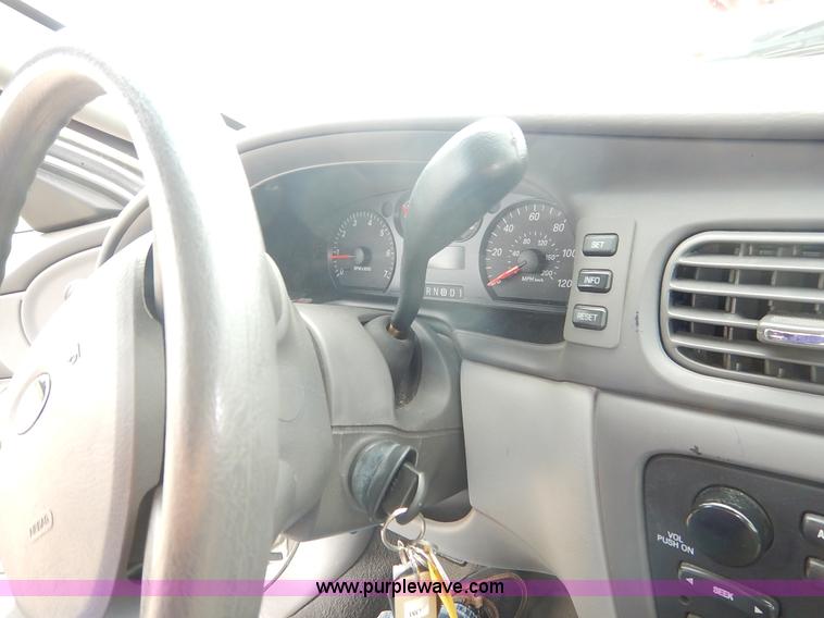 image for item J3858 2006 Ford Taurus