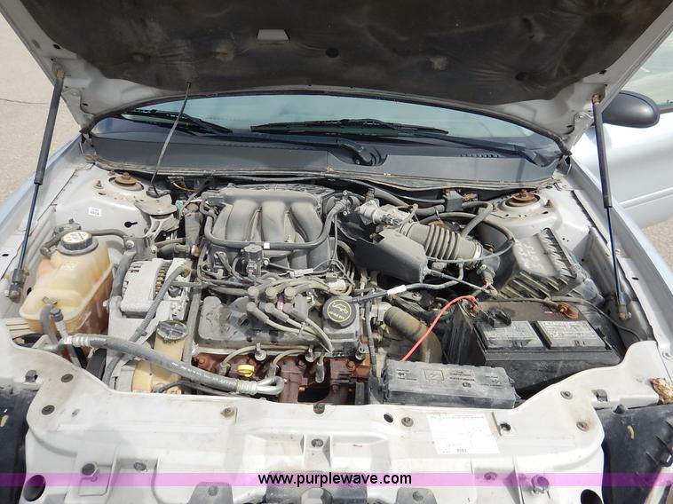 image for item J3858 2006 Ford Taurus