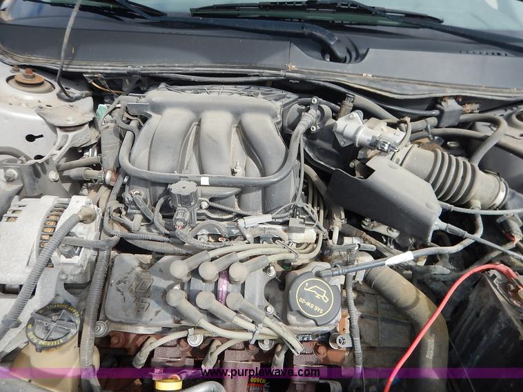 image for item J3858 2006 Ford Taurus