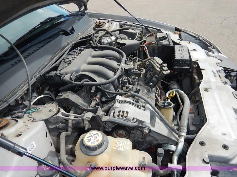 image for item J3858 2006 Ford Taurus