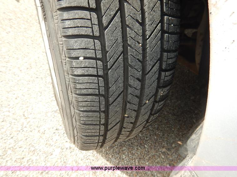 image for item J3858 2006 Ford Taurus