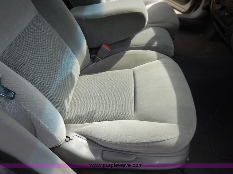 image for item J3858 2006 Ford Taurus