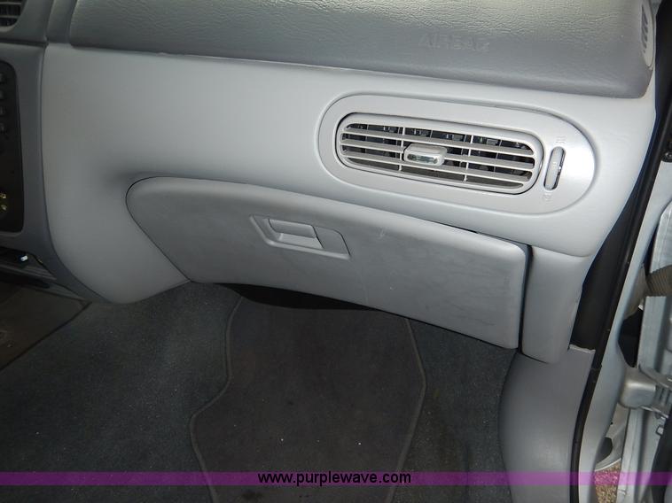 image for item J3858 2006 Ford Taurus