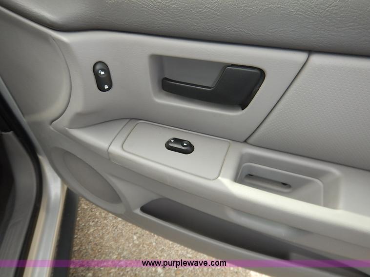 image for item J3858 2006 Ford Taurus